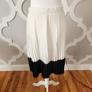 White and Black Skirt - XS